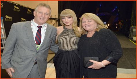 Taylor Swift's Reunited Parents: A Family Affair